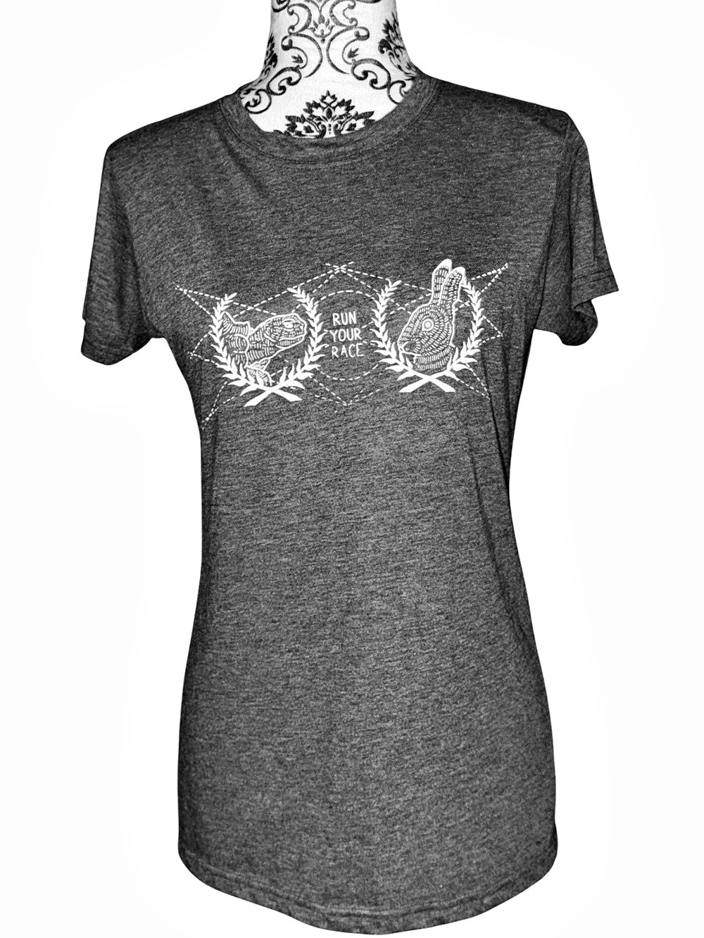 Tortoise & Hare Graphic Short Sleeve Tee in Heathered Grey Women’s Size Large